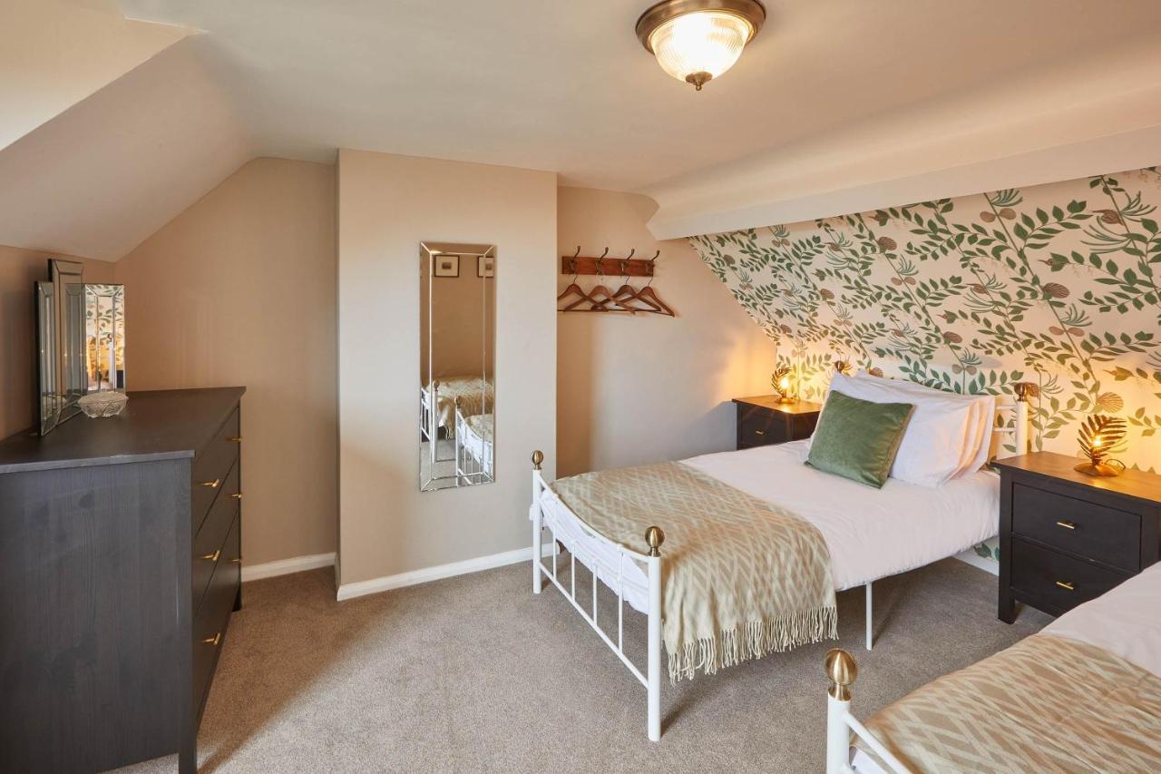 Host & Stay - Adventure House Уитби Экстерьер фото
